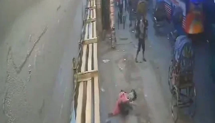 ইট পড়েও এ শহরে মানুষ মারা যায়!